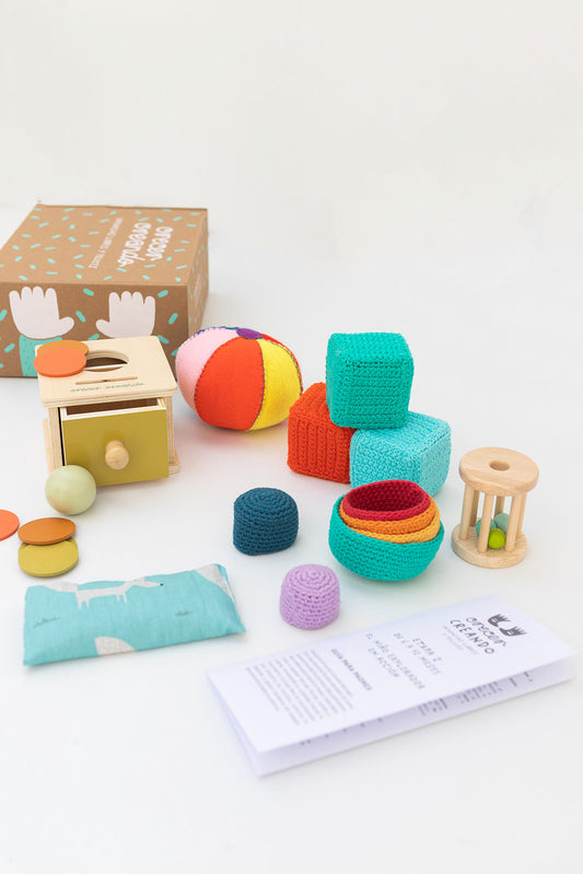 Caja Sensorial de 6 a 12 meses. El niño explorador en acción